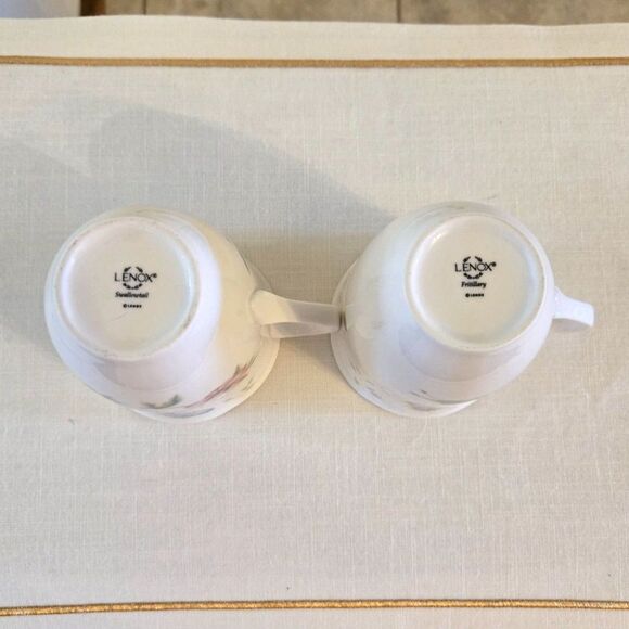 Lenox "Butterfly Meadow Collection" Mugs Set of 2 in Mint Condition - Picture 3 of 3